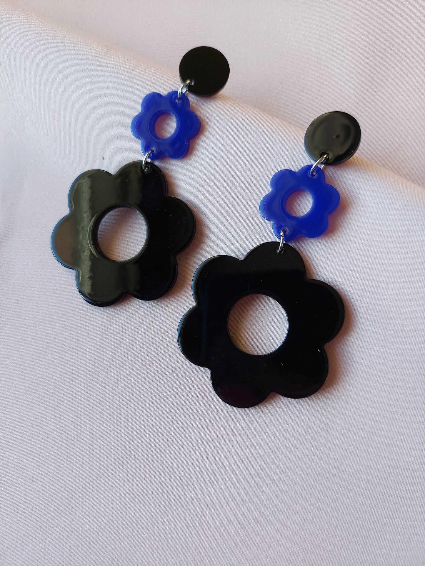 60s Flower Black & Purple Earrings