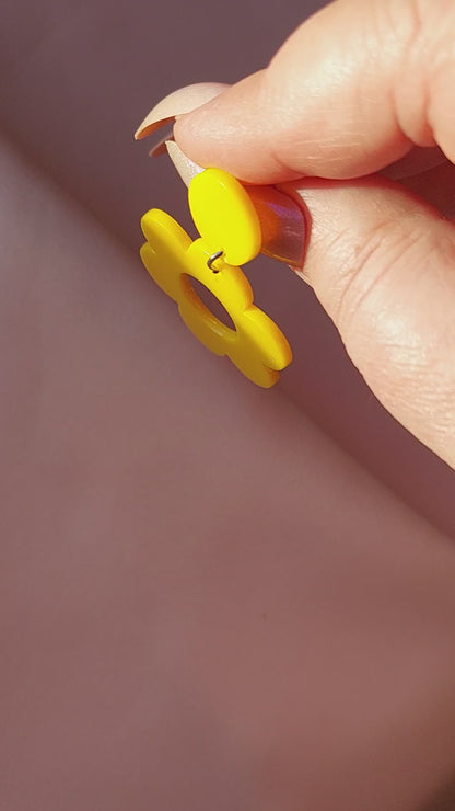 60s Flower Buttercup Earrings